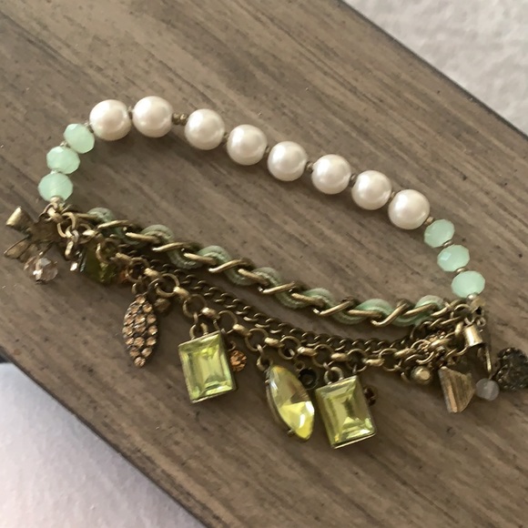 Betsey Johnson Charm Bracelet. - Picture 2 of 6